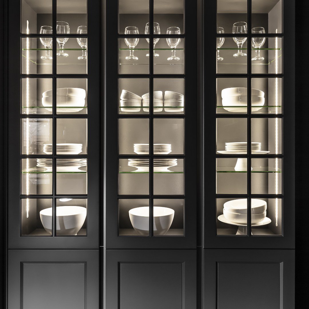 מטבח קלאסי כהה דגם ADRIANA