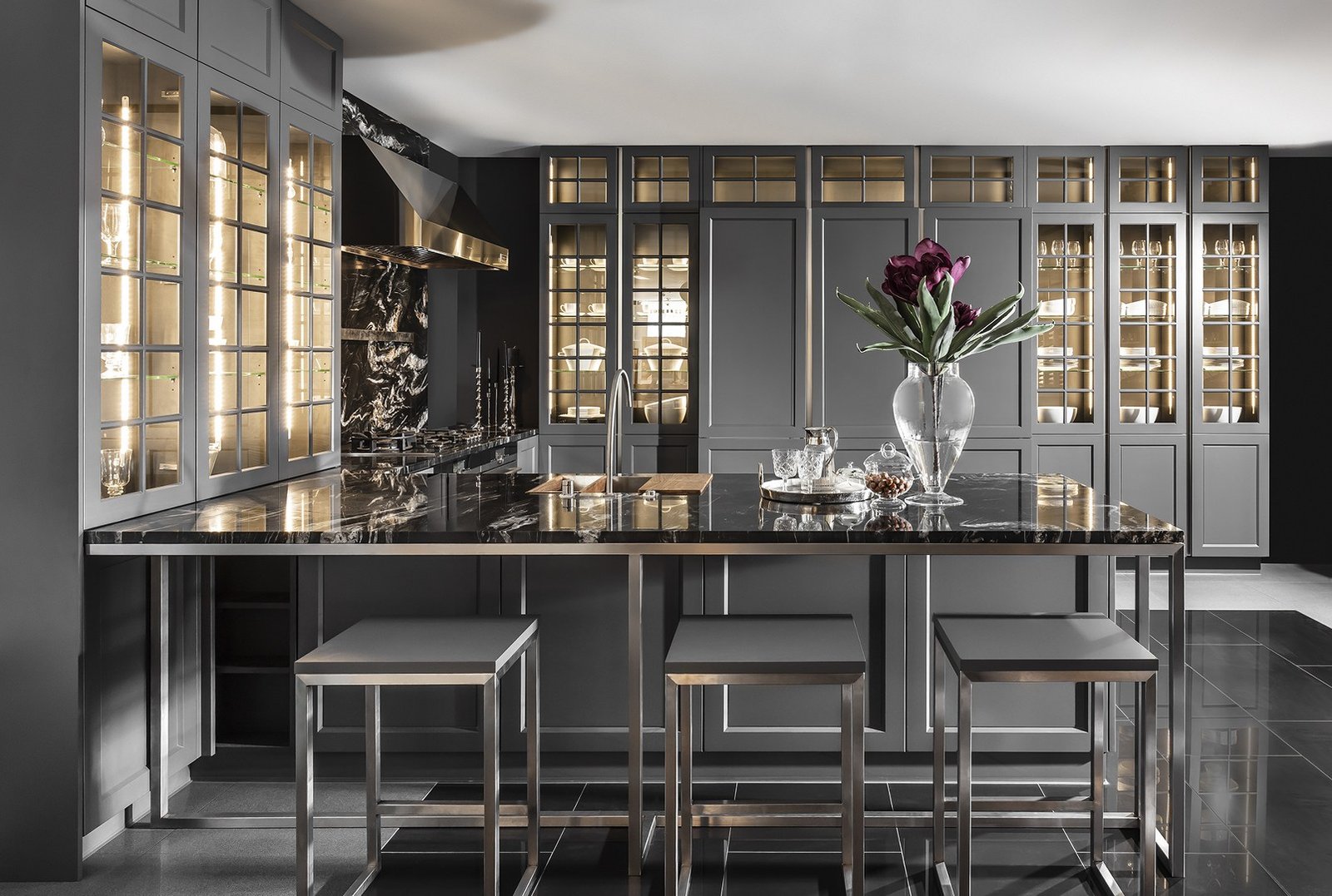 מטבח קלאסי כהה דגם ADRIANA