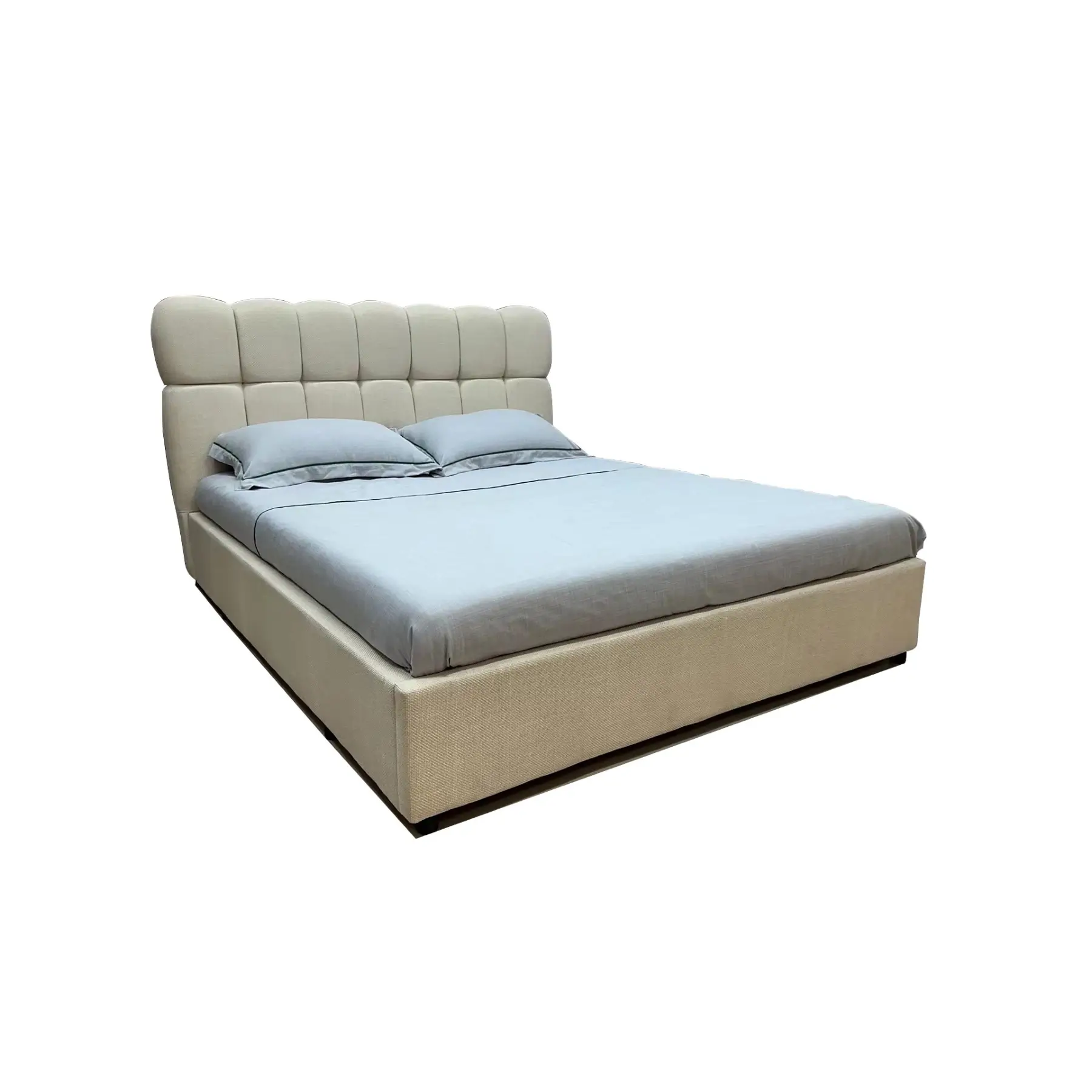 מיטה מרופדת בז' דגם ENIGMA מבית larso (1)