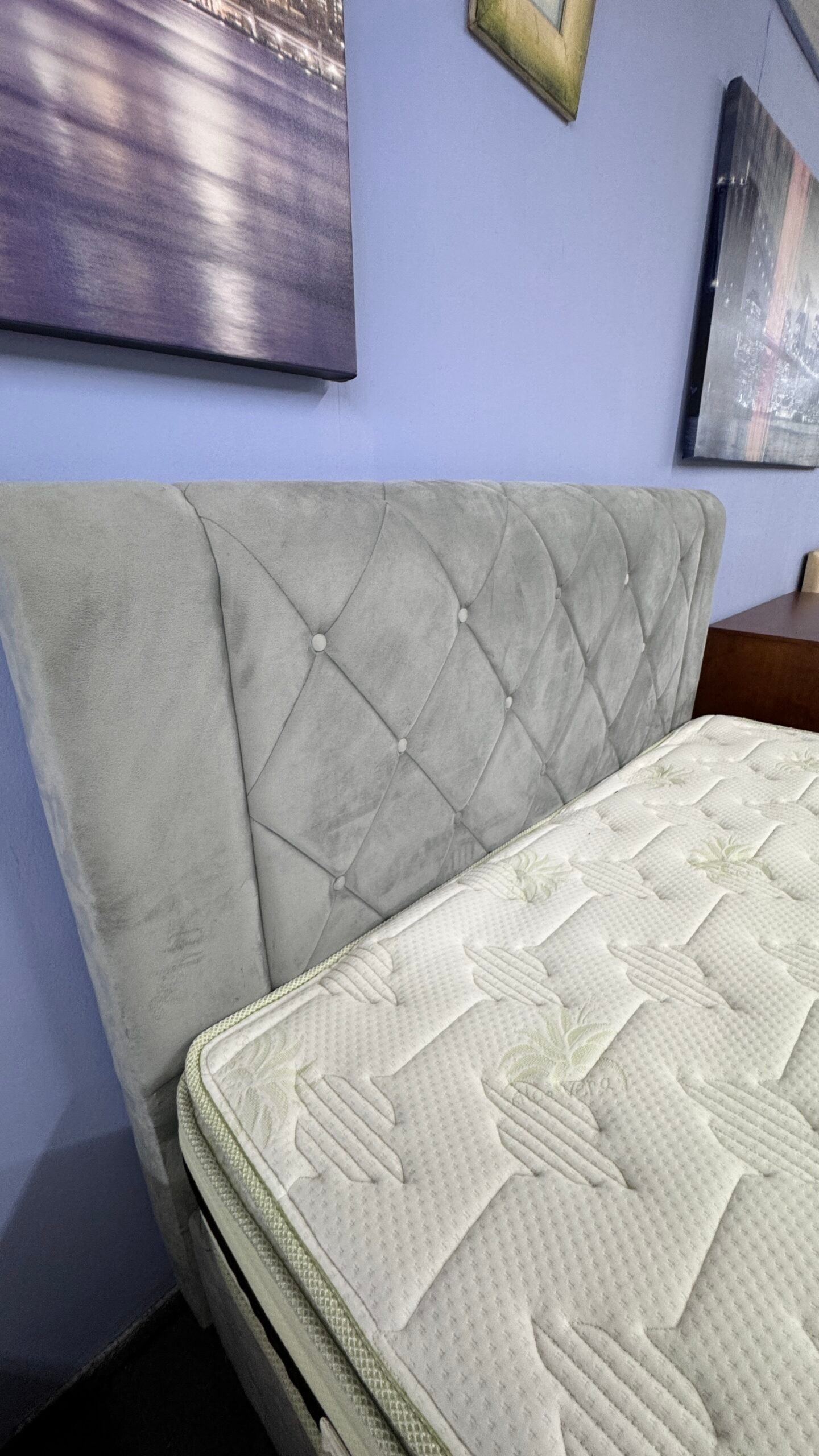 מיטה זוגית מרופדת דגם SLEEP GREY בצבע אפור בהיר עם ארגז מצעים – עיצוב יוקרתי ואחסון חכם – תמונה 6